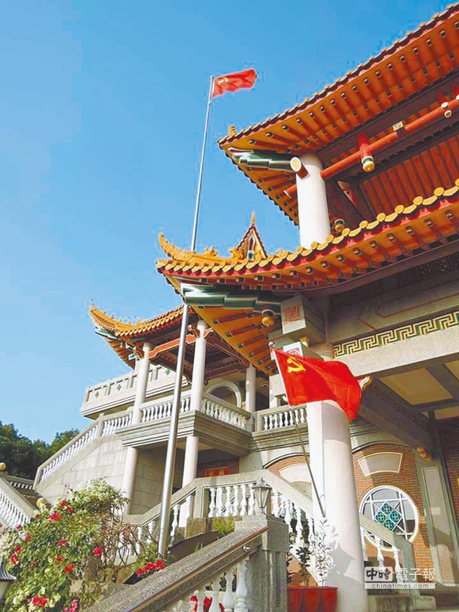 臺元旦升五星紅旗