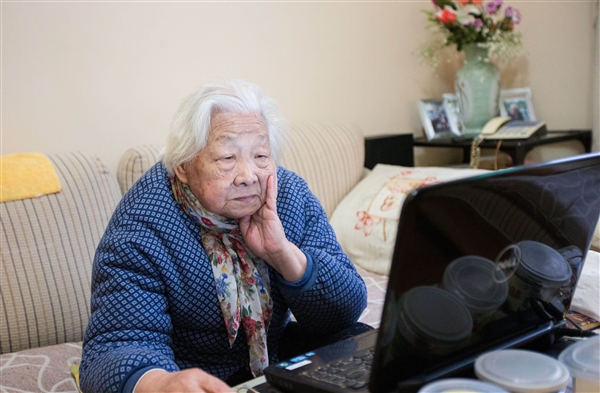 93歲奶奶玩網游