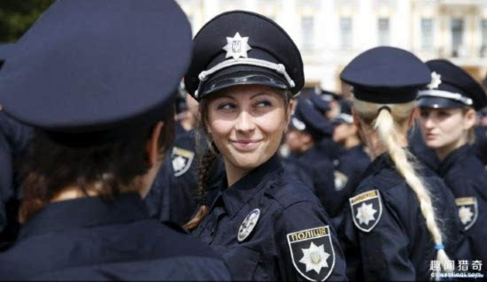 世界顏值最高女警在烏克蘭