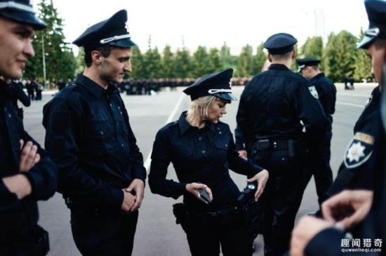 世界顏值最高女警在烏克蘭