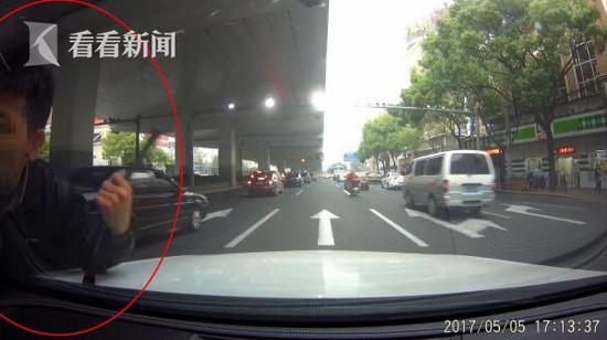 上海現(xiàn)奇葩乞討者