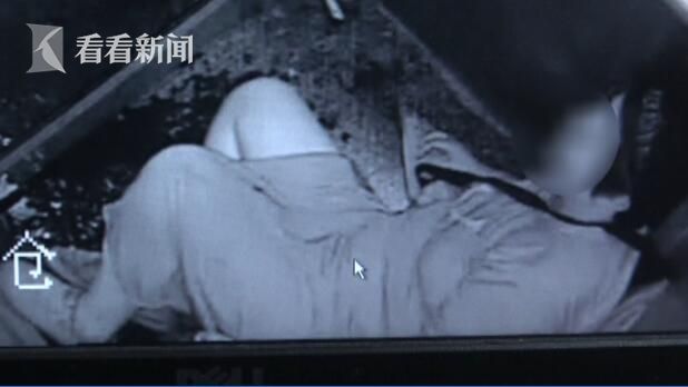 女子在ATM自殺