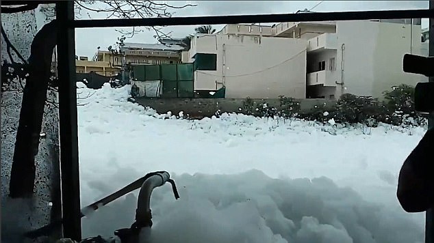 街道驚現(xiàn)有毒泡沫