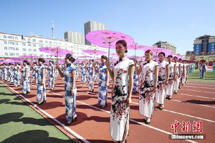 5599人同穿旗袍創(chuàng)吉尼斯世界紀錄