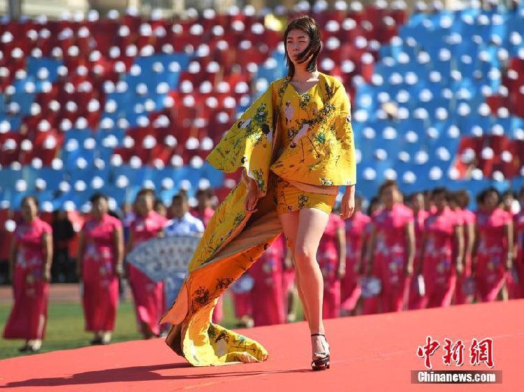5599人同穿旗袍創(chuàng)吉尼斯世界紀錄