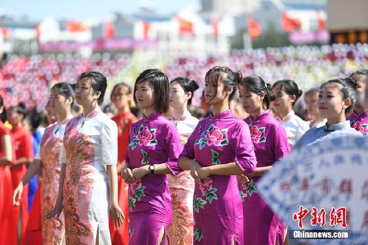 5599人同穿旗袍創(chuàng)吉尼斯世界紀錄
