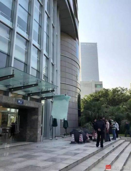 員工因被勸退跳樓