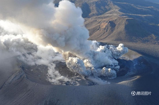 日本新燃岳火山噴發(fā)