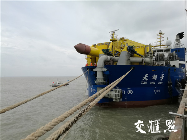 造島神器首次海試 天鯤號(hào)絞吸船