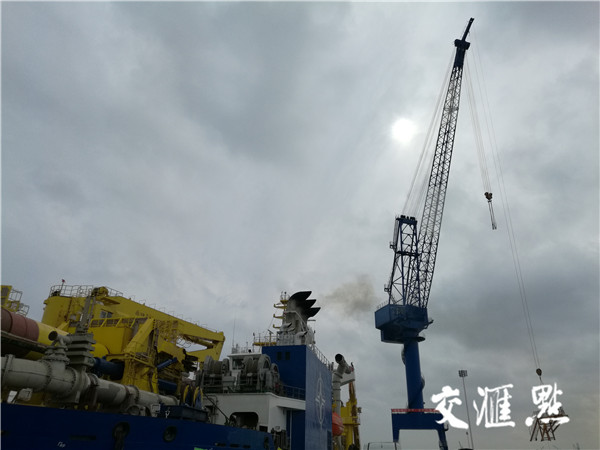 造島神器首次海試 天鯤號(hào)絞吸船