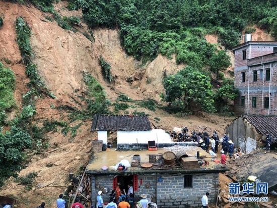 廣東云浮山體滑坡