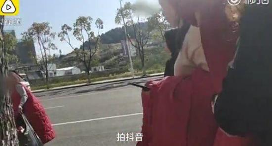 占3條車道拍抖音