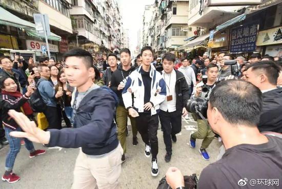 撒20萬現金被抓