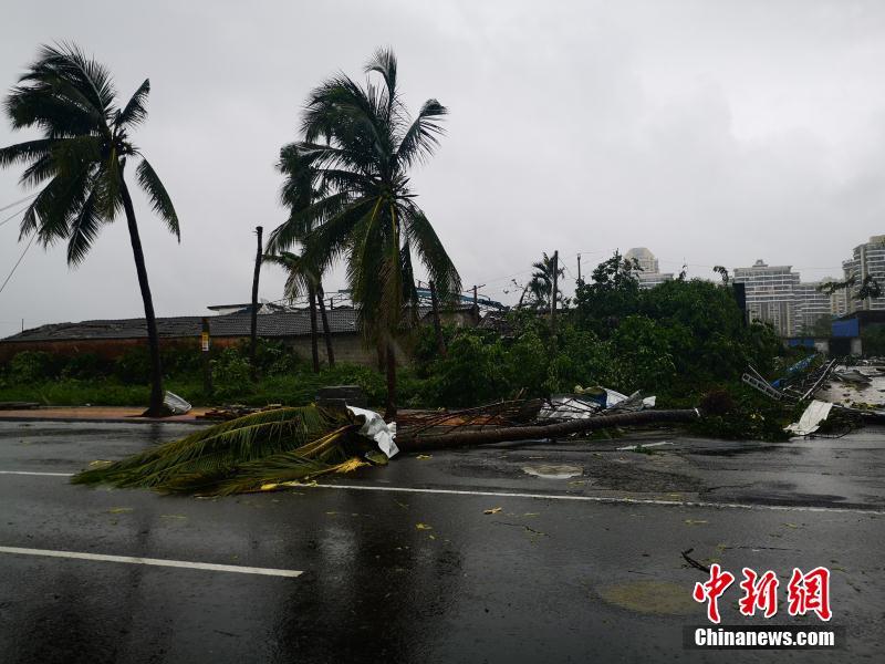 海南儋州突發(fā)龍卷風(fēng)