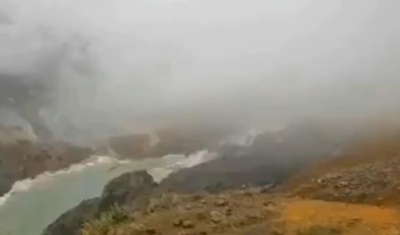 大規模山體塌方