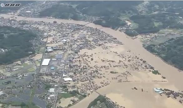 日本爆發(fā)特大洪災(zāi)航拍照片