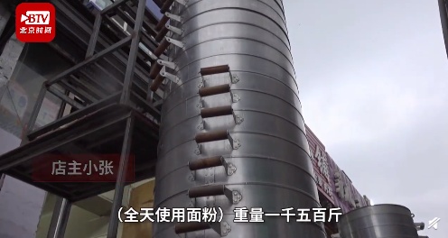 沈陽霸氣饅頭店摞起40鍋同時(shí)蒸