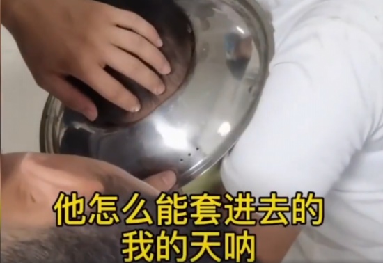 男孩腦袋卡進鍋蓋取不下來