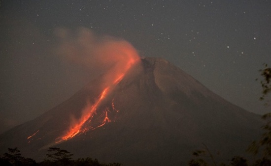印度尼西亞默拉皮火山爆發