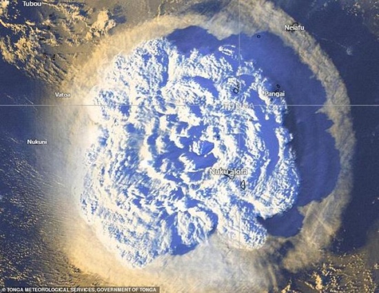 湯加火山噴發現場似“核爆”升起蘑菇云