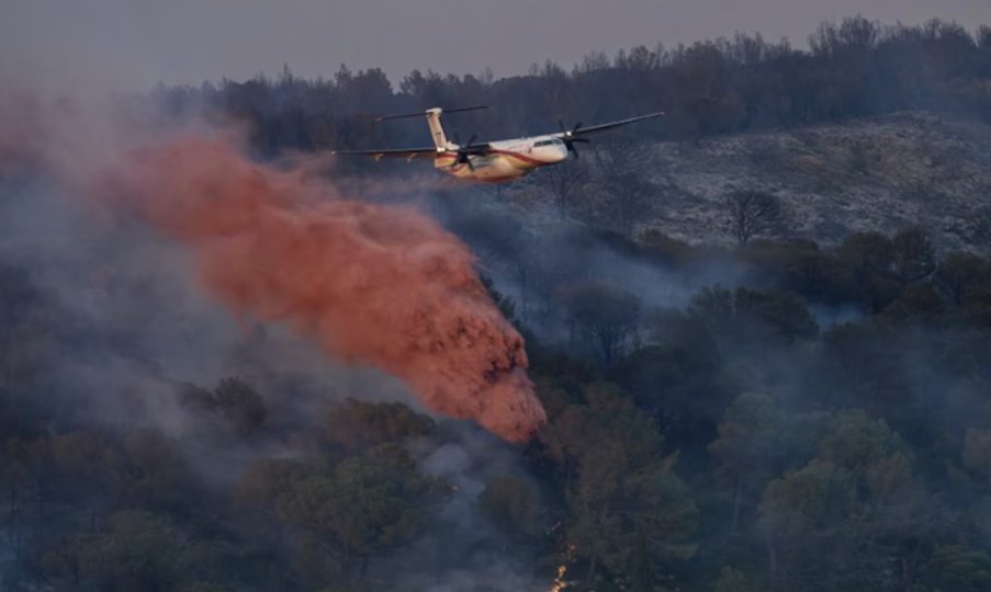 科比埃地區(qū)爆發(fā)野火，氣溫超過40度，迫使?fàn)I地和修道院進(jìn)行疏散以防萬一。