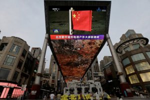 我國首次進行載人月