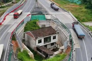 江西“最強(qiáng)釘子戶”搬走