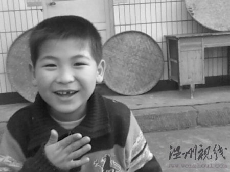 命危男孩救命捐款在醫院遭遇用錯藥和收錯費