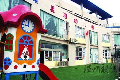 精神病男子翻隔離欄闖幼兒園被女園長(zhǎng)制服(圖)